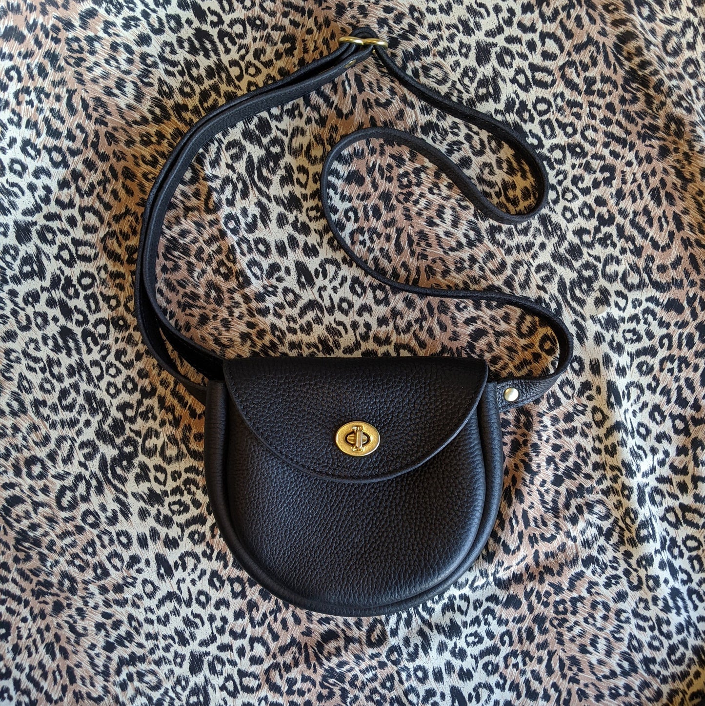 Rambler saddle bag with adjustable strap