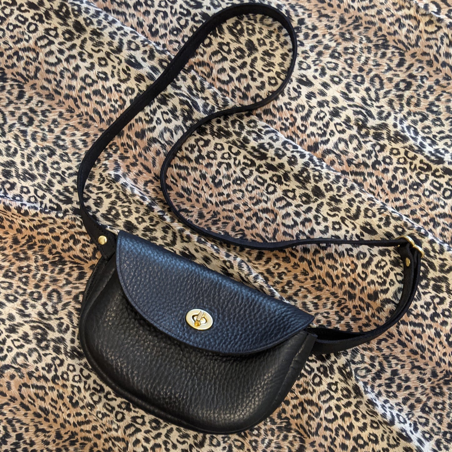 Rambler cross body with adjustable strap