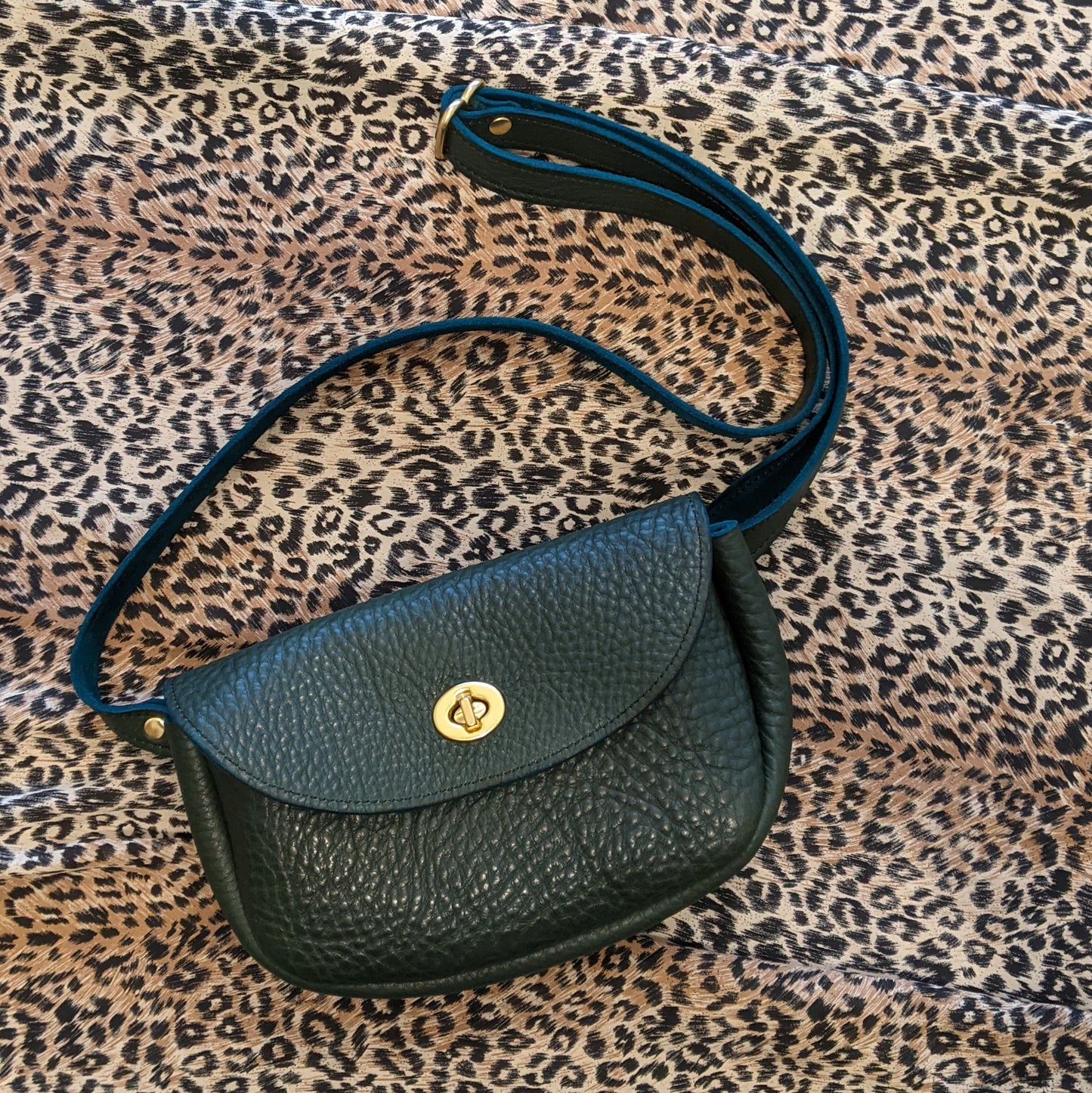 Rambler cross body with adjustable strap